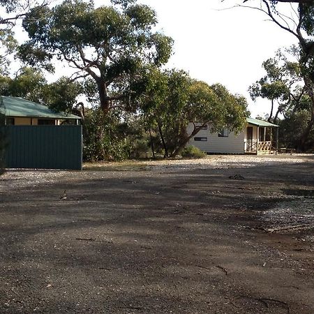 Parndana Hotel Cabins Exterior photo